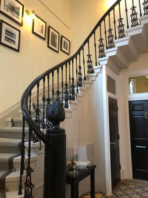 Luxury Apartment Opposite The Shambles York Extérieur photo
