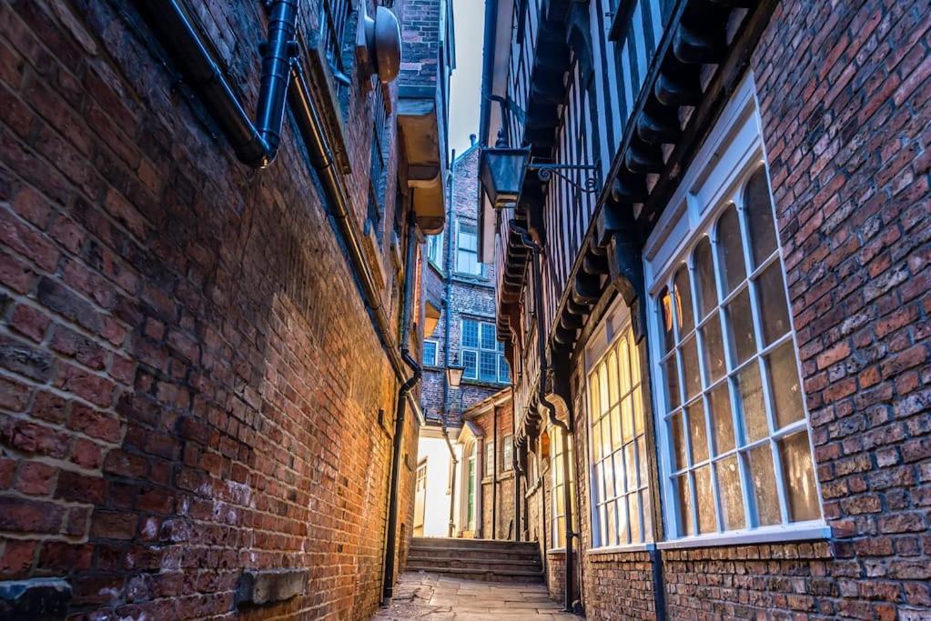 Luxury Apartment Opposite The Shambles York Extérieur photo